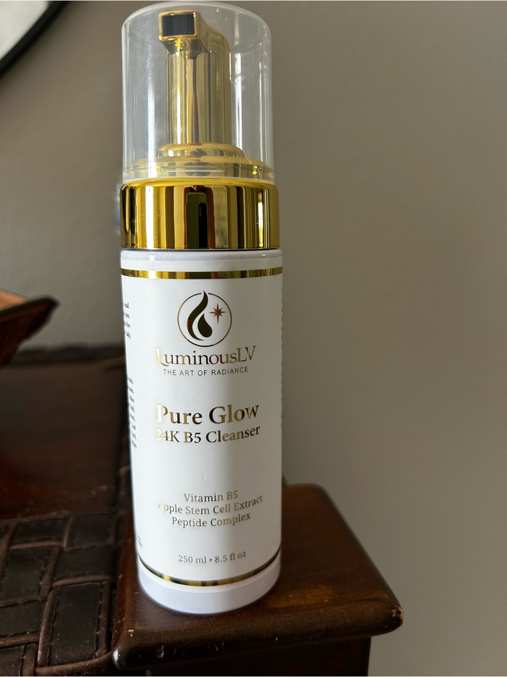 Pure Glow 24K B5 Cleanser — White & Gold